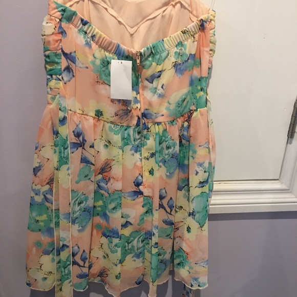 🎁👗New Pretty Strapless Floral Dress 👗🎁 - Picture 8 of 9